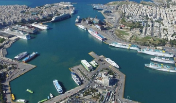 Διάσωση 48χρονου ημεδαπού από στελέχη Λ.Σ-ΕΛ.ΑΚΤ. στο λιμάνι του Πειραιά