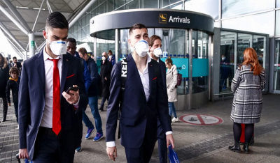 Με… μάσκες η αποστολή του Ολυμπιακού στο Λονδίνο λόγω κορωνοϊού