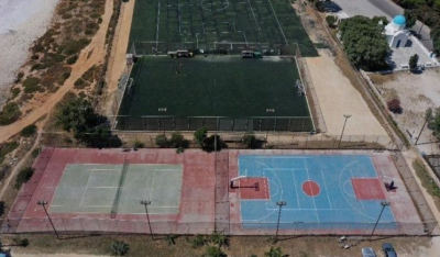 Πάρος: Πρόστιμο από την πολεοδομία για τον οικίσκο στο γήπεδο της Αλυκής