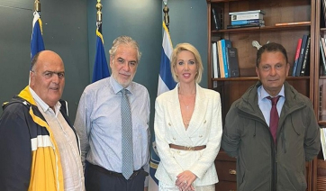 Συνάντηση εργασίας της Κατερίνας Μονογυιού με τον Υπουργό Ναυτιλίας για το Κλέφτικο Μήλου