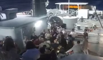 Γάμος αλά... ελληνικά σε κατάστρωμα πλοίου [βίντεο]