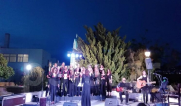 Πάρος: Ένα υπέροχο Rock concert με την «go CHOIR go» και τη μοναδική «Κωνσταντίνα»! (Βίντεο)