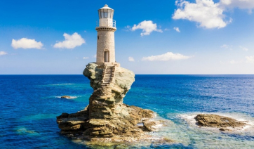 Νησί των Κυκλάδων ανάμεσα στα 24 μέρη με τους πιο εντυπωσιακούς φάρους του πλανήτη
