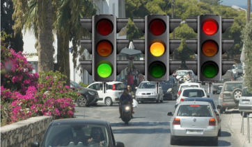 Πάρος, Παροικία: Θα επιλύσουν το κυκλοφοριακό πρόβλημα οι φωτεινοί σηματοδότες; - Ναι μεν, αλλά…