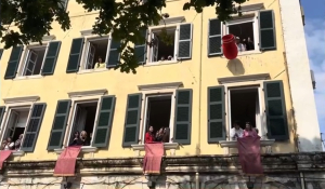 Κέρκυρα: Μπότης έπεσε σε κεφάλι γυναίκας με αποτέλεσμα να τραυματιστεί (βίντεο)