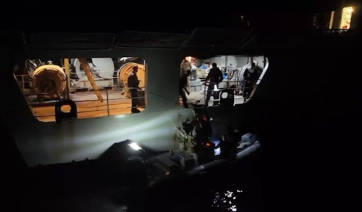 «Ασπίδες» - Ερυθρά Θάλασσα: Επιτυχής επιχείρηση διάσωσης πληρώματος από το φλεγόμενο δεξαμενόπλοιο MV Falcon (βίντεο)