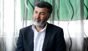 Ο πρόεδρος της Πακιστανικής Κοινότητας στην Ελλάδα, Τζαβέντ Ασλάμ, βλέπει την διεθνή προστασία του να ανακαλείται μετά από οδηγία του υπουργού Μετανάστευσης και Ασύλου, Θάνου Πλεύρη