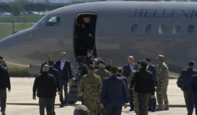 Στην Κύπρο ο Μητσοτάκης: Προσγειώθηκε στην Πάφο για την τριμερή Ελλάδας-Γαλλίας-Κύπρου (βίντεο)