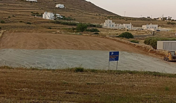 Πάρος: Τέλος στην ανεξέλεγκτη στάθμευση οχημάτων στο Πίσω Λιβάδι –Νέος κατάλληλα διαμορφωμένος χώρος, αποσυμφόρηση της περιοχής