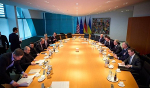 Ο πρόεδρος Ζελένσκι εξετάζει την παραίτηση από την ένταξη της Ουκρανίας στο ΝΑΤΟ, ζητώντας εγγυήσεις ασφαλείας