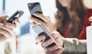 Smartphone: Πέντε σημάδια που αποκαλύπτουν υπερβολική χρήση