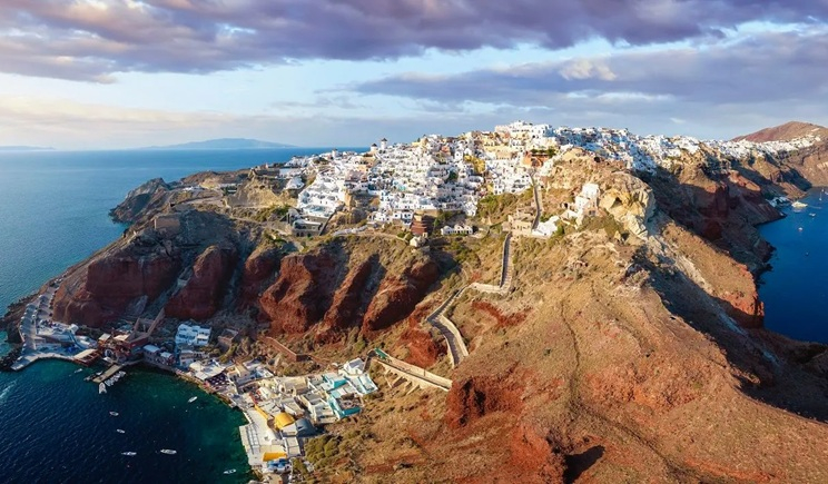 Η Αγία Ειρήνη καθιερώνεται επίσημα ως Πολιούχος της Σαντορίνης – Επετειακή εκδήλωση και έναρξη της τουριστικής περιόδου