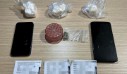 Συνελήφθησαν δύο άτομα για διακίνηση ναρκωτικών στη Νάξο Κατασχέθηκαν 98 γραμμ. κοκαΐνης, κ.α