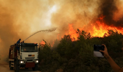 Φωτιά στην Εύβοια: Μια ανάσα από τους οικισμούς οι πύρινες φλόγες