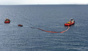 Αντιρρυπαντική άσκηση Λιμενικού στη Χίο (βίντεο)