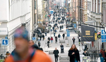 Στη Σουηδία εξακολουθούν να κάνουν... τα δικά τους: Ολος ο πλανήτης φοράει μάσκα, αλλά εκεί όχι -5.800 νεκροί