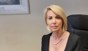 Κοινοβουλευτικές ερωτήσεις της Κατερίνας Μονογυιού σχετικά με την επιστροφή του ελικοπτέρου του ΕΚΑΒ στην πτητική βάση της Σύρου και την αναστολή του Ταχυδρομικού Καταστήματος του Εμπορείου Θήρας