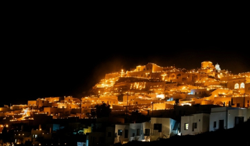 Πύργος Σαντορίνης: Ετοιμάζουν χιλιάδες ντενεκεδάκια για την περιφορά του Επιταφίου (βίντεο)