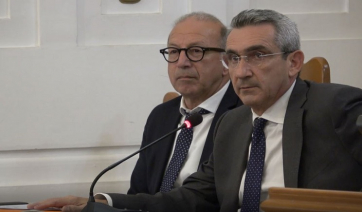 Ημιμαθείς και συκοφάντες προτίμησαν και πάλι τη φυγή, φοβούμενοι ότι θα βουλιάξουν στη λάσπη που οι ίδιοι συσσώρευσαν