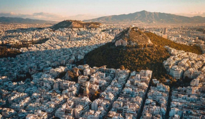 Τουρίστας έπεσε στο κενό από βράχο στον Λυκαβηττό