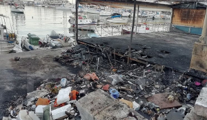 Ολοσχερής καταστροφή  σε χώρο γνωστής ψαροταβέρνας από πυρκαγιά στο Μικρολίμανο