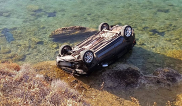 Βραυρώνα: Πήγαν για βουτιά και… βούτηξε το αμάξι