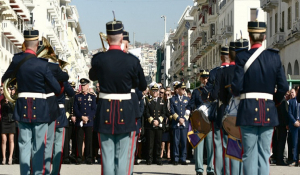Θεσσαλονίκη: Το «Μακεδονία ξακουστή» έπαιξε η μπάντα του Στρατού -Το χειροκρότημα του κόσμου