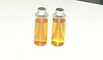 Έτσι αναγνωρίζουμε ένα ποτό «μπόμπα» – Η σύγκριση με δύο μπουκαλάκια καθαρού και νοθευμένου (Βίντεο)