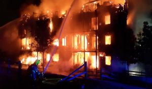Λονδίνο: Έκρηξη και πυρκαγιά σε τετραώροφο κτίριο - Μάχη 125 πυροσβεστών