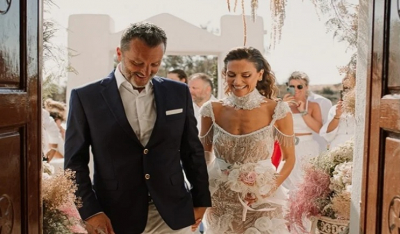 Πάρος: Στον Άγιο Φωκά ο γάμος για Νέλλα Ιωάννου και Daniele Astofi