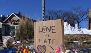 Κολοράντο Σπρινγκς: Τρόμος στην κοινότητα ΛΟΑΤΚΙ μετά την πολύνεκρη επίθεση σε γκέι κλαμπ