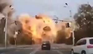 Ουκρανία: Συγκλονιστικό βίντεο με τη στιγμή έκρηξης πυραύλου σε κατοικημένη περιοχή στο Ντνίπρο