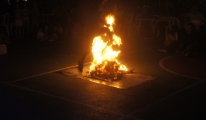 «Φωτιά» στη νύχτα έβαλε το Παραδοσιακό Πανηγύρι του Κλήδονα στον Προδρόμου Πάρου!