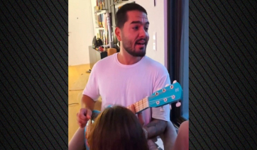 Ο Χρήστος Μάστορας τραγούδησε την «Αστερομάτα» με τις κόρες του Λευτέρη Πετρούνια και της Βασιλικής Μιλλούση - Δείτε βίντεο