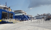 Πέντε πλοία ταυτόχρονα στο λιμάνι της Πάρου! Εικόνα σφύζοντος καλοκαιριού στο νησί