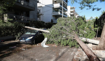 Κακοκαιρία: Τρεις τραυματίες και μεγάλες καταστροφές στο Νέο Ηράκλειο