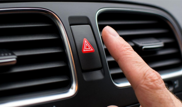 Φλας ή αλάρμ; Τι πρέπει να χρησιμοποιώ όταν σταματώ;