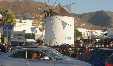 Πάρος: Τα πλοία της μεγάλης φυγής! Το αδιαχώρητο στο λιμάνι – Πρωτοφανείς εικόνες… (Βίντεο)