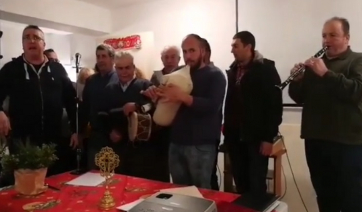 Κοπή Βασιλόπιτας με παραδοσιακό γλέντι και πολύ χορό στο Άσπρο Χωριό Πάρου!