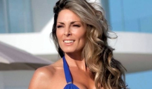 Μύκονος: Η Κατερίνα Λάσπα με ζεβρέ μπικίνι κρατά ζωντανό το καλοκαίρι (βίντεο)