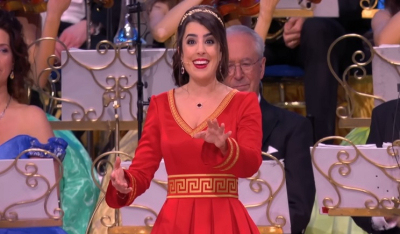 Ο διάσημος βιολιστής και διευθυντής της ορχήστρας Γιόχαν Στράους, Αντρέ Ριέ ανέβασε τα ελληνικά κάλαντα των Χριστουγέννων (Βίντεο)