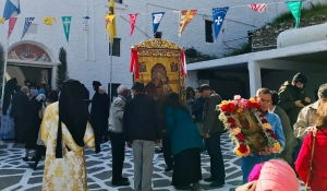 Ιερές Αγιορείτικες ψαλμωδίες στον εορτασμό της Ζωοδόχου Πηγής στην Ι.Μ. Λογγοβάρδας Πάρου