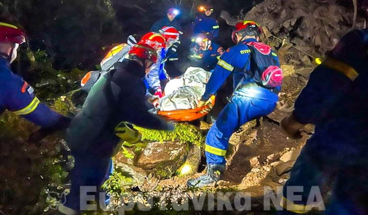 Καρπενήσι: Αυτοκίνητο έπεσε σε γκρεμό - Αποκαλύφθηκε γυμνό και ακέφαλο πτώμα (βίντεο)