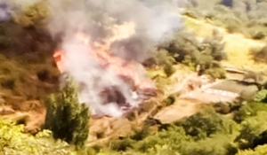 Μεγάλη φωτιά στην ορεινή Νάξο ανάμεσα στα χωριά Κόρωνος και Σκαδό