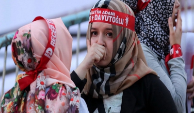 Τουρκία: Αστυνομική εισβολή σε ζωντανή μετάδοση σε δύο τηλεοπτικά δίκτυα της αντιπολίτευσης