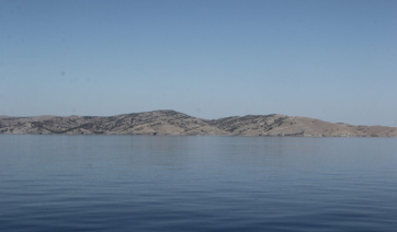 Άη Στράτης, το πρώτο ενεργειακά αυτόνομο νησί της χώρας – «Αυτό θέλουμε να κάνουμε σε όλα τα ελληνικά νησιά», λέει η Αλ. Σδούκου στο ΕΡΤNews