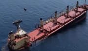 Κόλπος του Άντεν: Βυθίζεται φορτηγό πλοίο που δέχθηκε επίθεση από τους Χούθι