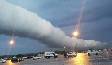 Εντυπωσιακό φαινόμενο: Το roll cloud σκέπασε την Αττική