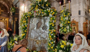 Πάρος: Λαμπρότητα και κατάνυξη στον Ιερό Ναό Παναγίας Εκατονταπυλιανής το βράδυ της παραμονής του Δεκαπενταύγουστου (Βίντεο)