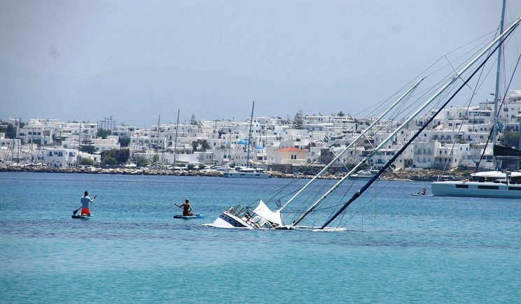Προσάραξη Ι/Φ σκάφους στην Πάρο